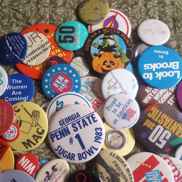 Vintage Button Pin Collection - Picture 2 of 3